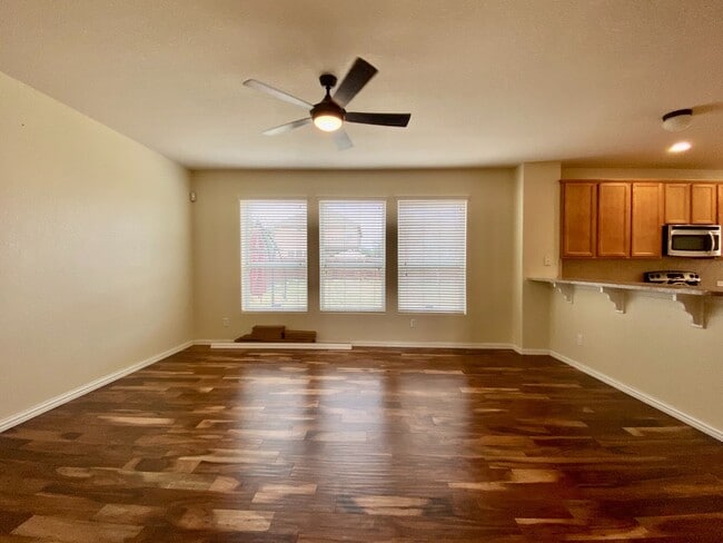 Building Photo - 3 BED/2.5 BATH House for lease! Located close to Lackland Air force Base