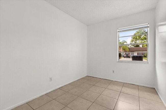 Building Photo - 6921 Longmeade Ln
