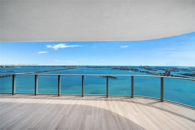 Building Photo - 700 NE 24th St