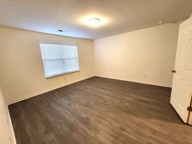 Building Photo - 306 Penn Sta Wy