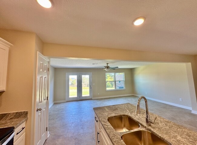 Building Photo - 202 Dixon Cir
