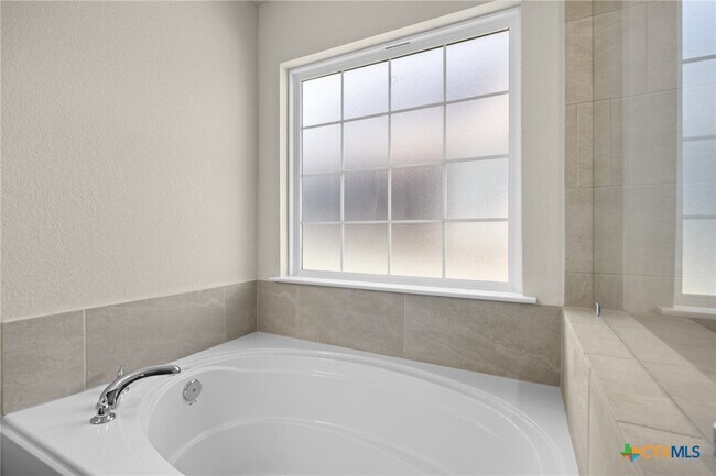 Building Photo - 1821 Holleman Dr