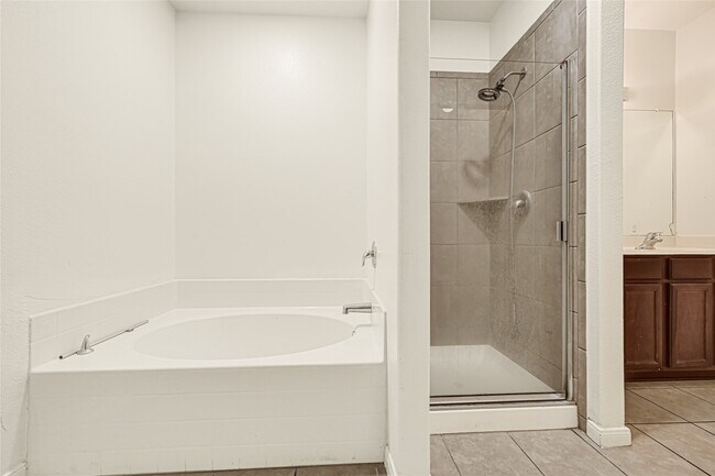 Building Photo - 8843 Leclaire Meadow Dr