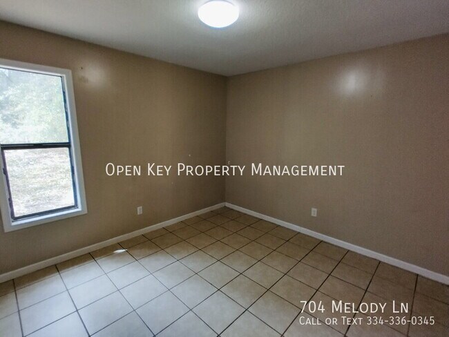 Building Photo - 704 Melody Ln