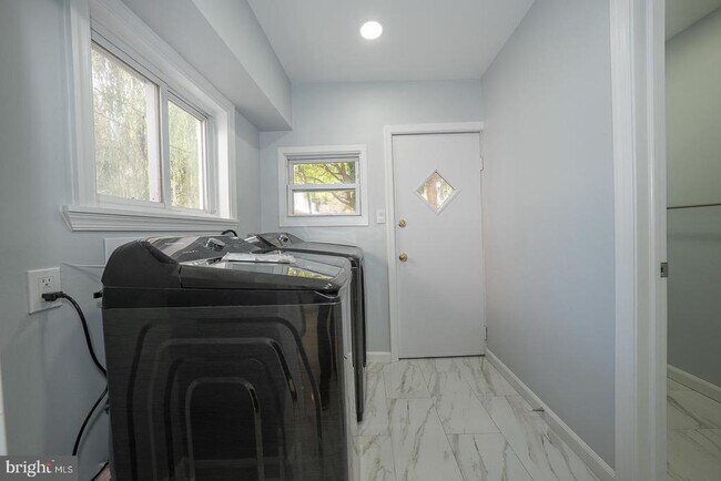 Building Photo - 145 Summit Terrace