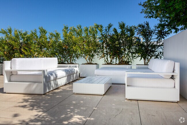 Rooftop Lounge - 415 S Le Doux Rd