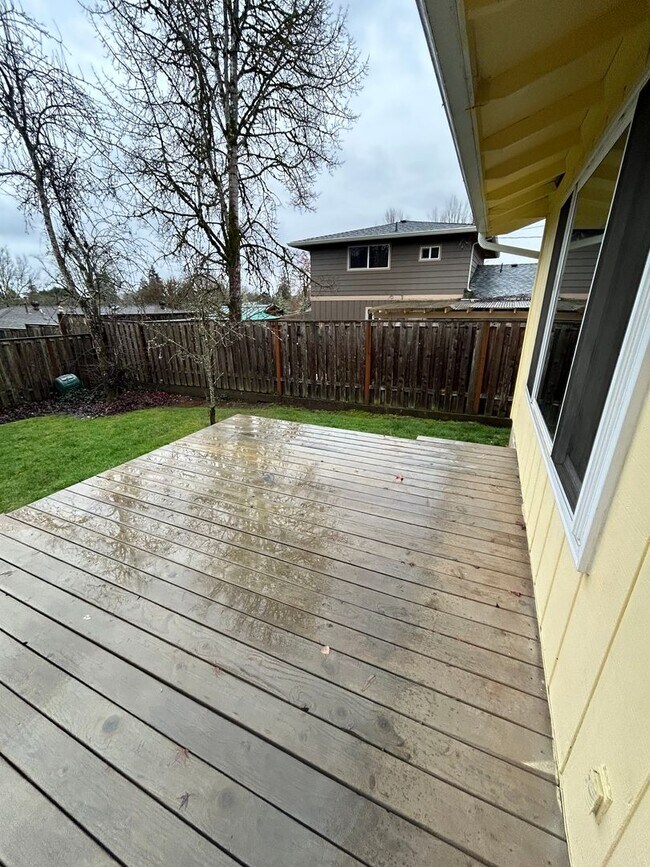 Building Photo - Beautiful 3 Bedroom 2 Bath Located in NW Corvallis!