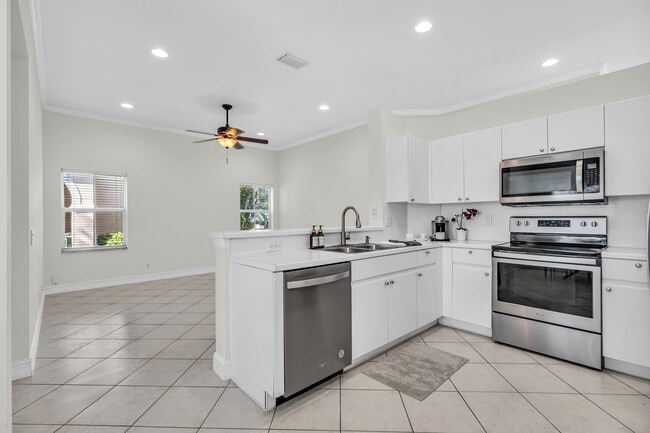 Building Photo - 1579 Banyan Way