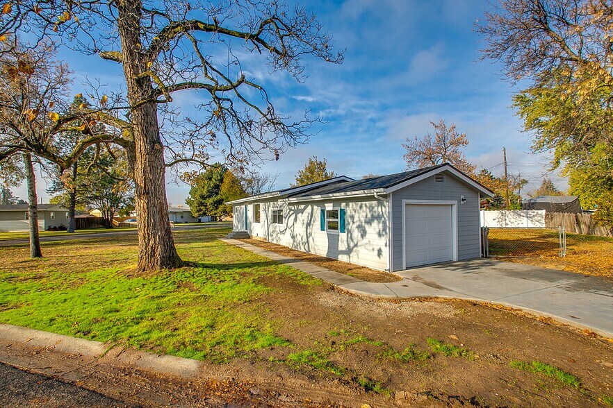Building Photo - 8000 W Dorian St