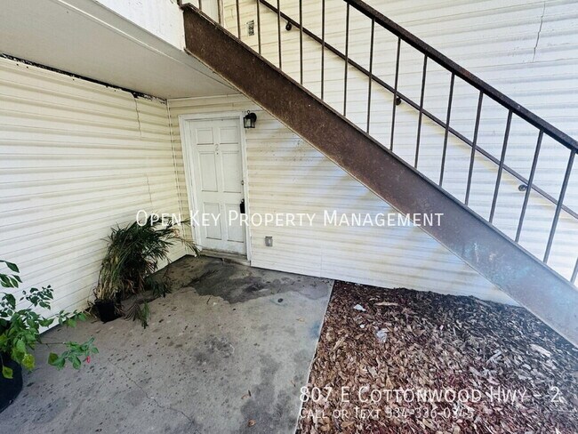 Building Photo - 807 E Cottonwood Rd