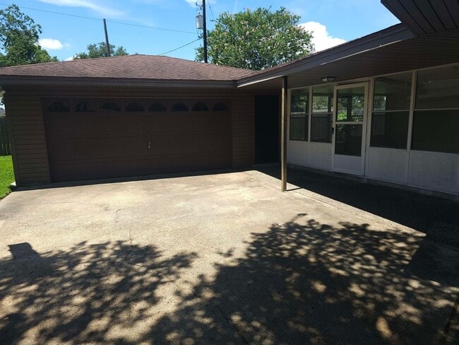 Building Photo - 3008 Tipps Dr