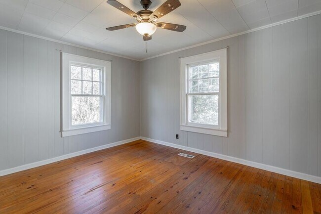 Building Photo - 209 S Moss Ave