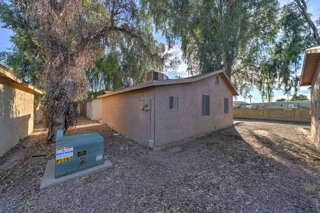 Building Photo - 9316 E Balsam Ave