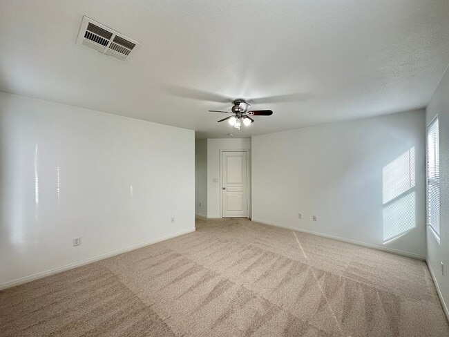 Building Photo - Blue Diamond Springs- & 5B