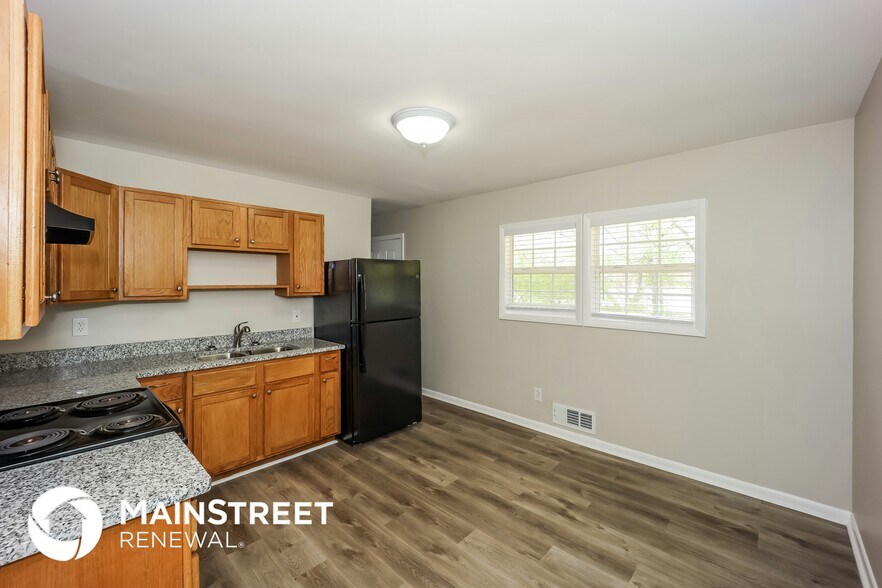 Building Photo - 267 Essex Dr