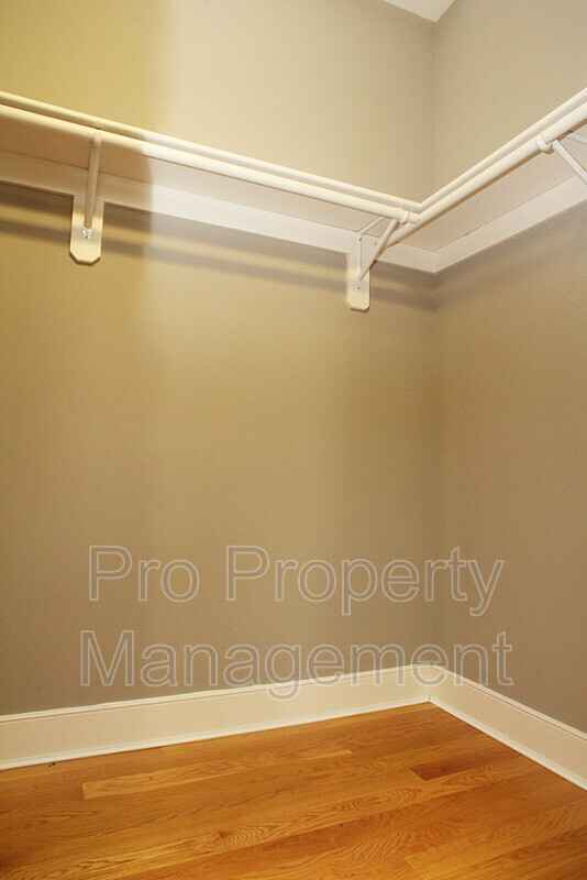 Building Photo - 109 Forest St