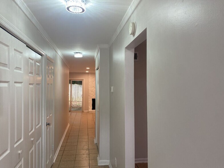 Building Photo - 6368 Baker Ct