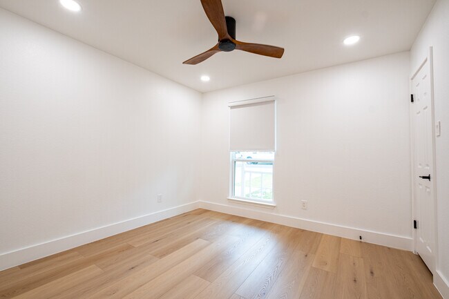 Building Photo - 1011 Bodgers Dr