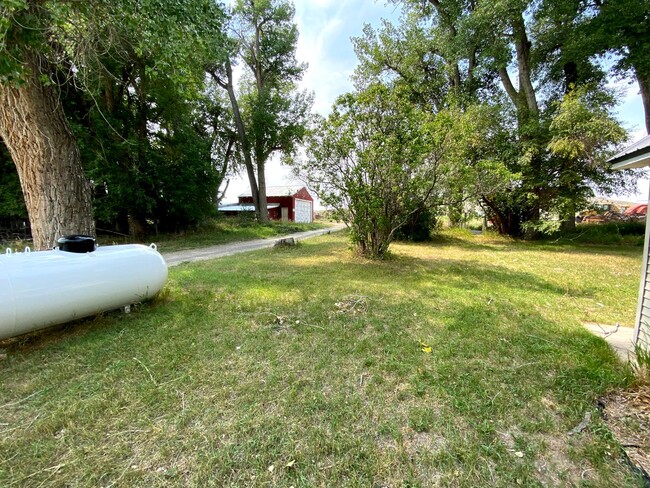 Building Photo - 3 Bedroom 1 Bath Rural Home Just South of ...