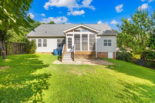 Building Photo - 8422 Bampton Dr