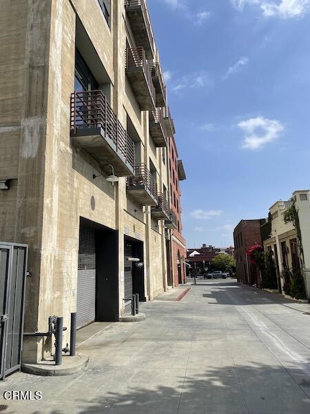 Building Photo - 125 N Raymond Ave