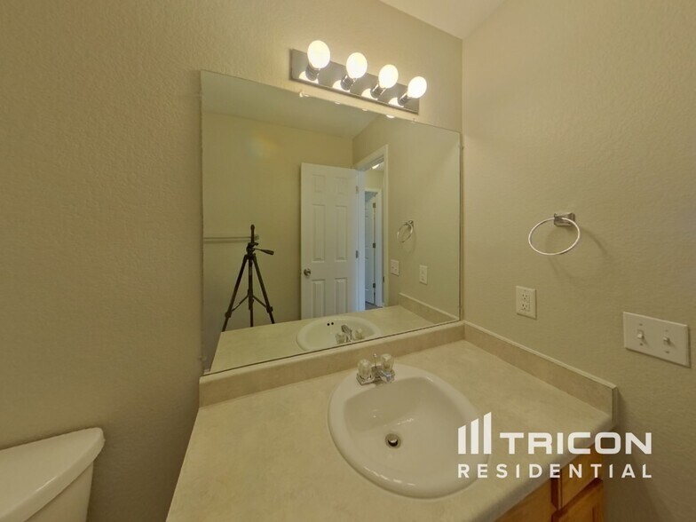 Building Photo - 1285 Lords Hill Dr