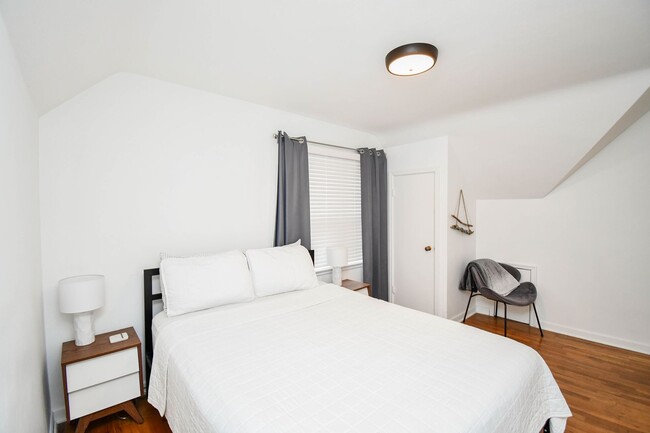Building Photo - Cozy & Fully Furnished 1-Bedroom Near Sanf...