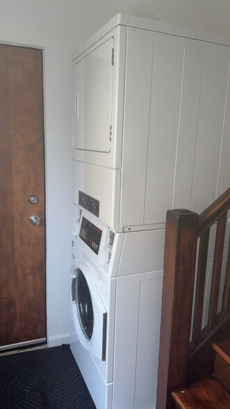 Building Photo - 13502 S Brandon Ave