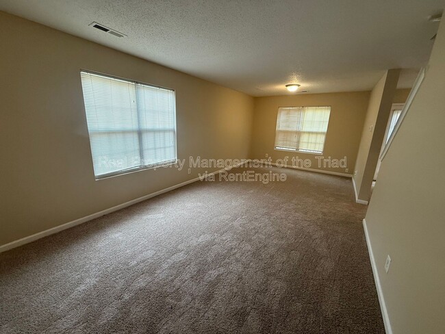 Building Photo - 1124 Highstone Dr