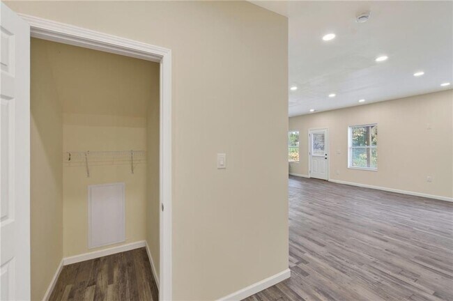 Building Photo - 160 Janney Cir