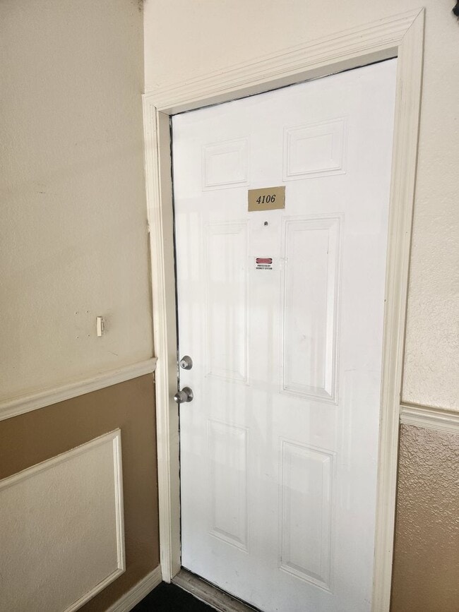 Building Photo - COOMING SOON : 2 Bedroom 2 Bath Condo