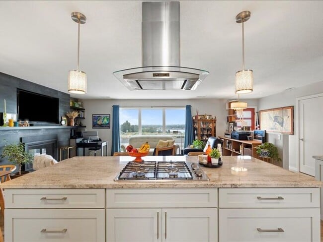 Building Photo - 3603 W Canal Dr