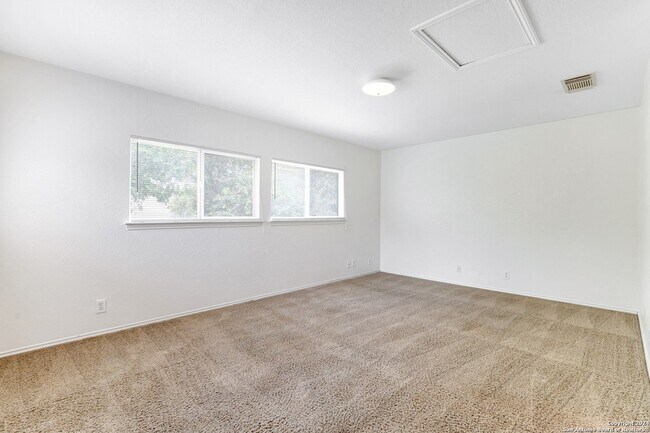 Building Photo - 10106 Amber Flora Dr