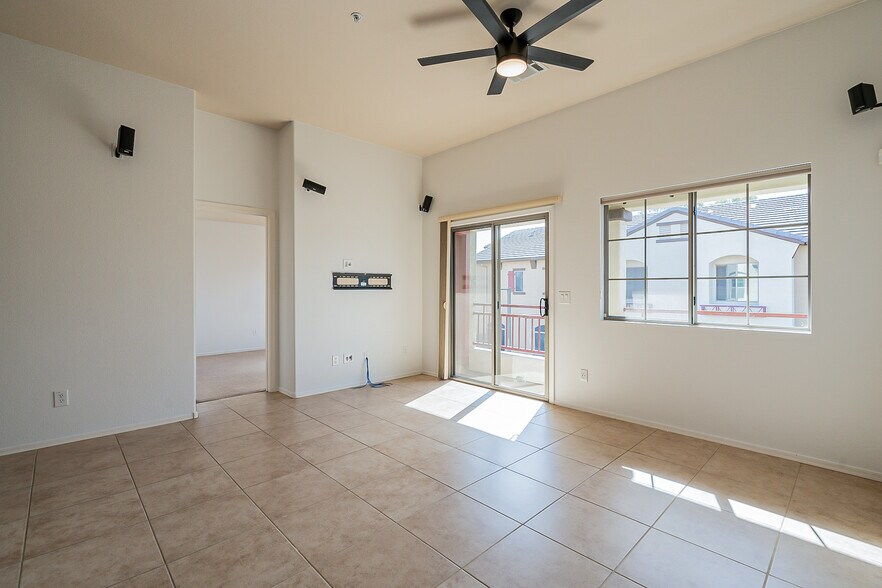 Building Photo - 2725 E Mine Creek Rd