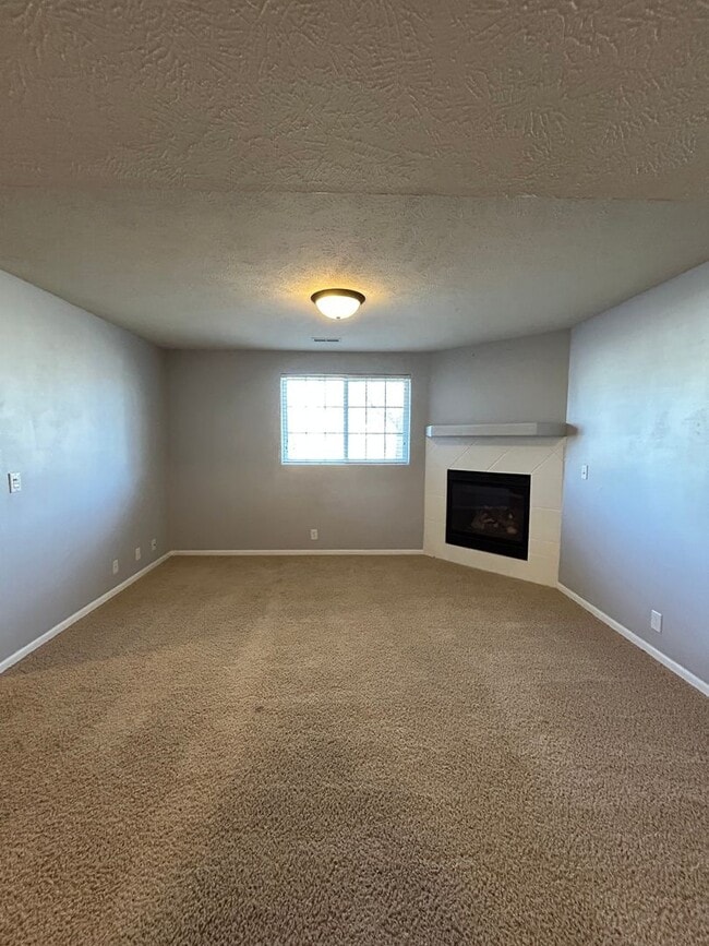 Building Photo - Spacious 3 Bed, 2 Bath Home in Papillion, Ne