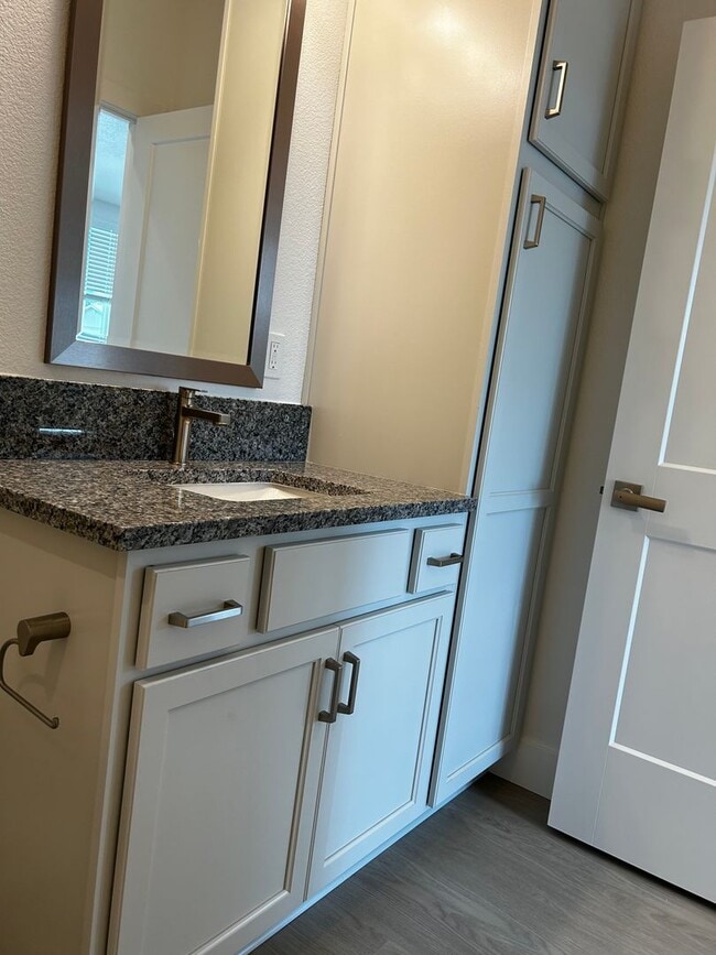 Building Photo - 1 BED 1 BATH JR ADU 2 months Free rent is applied to the 2nd month and the last month.