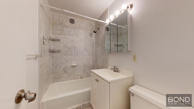 Building Photo - 342 E 87th St