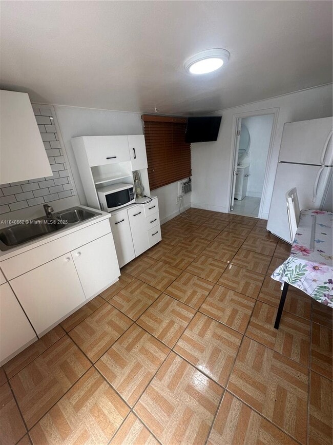 Building Photo - 3050 SW 51st Ave