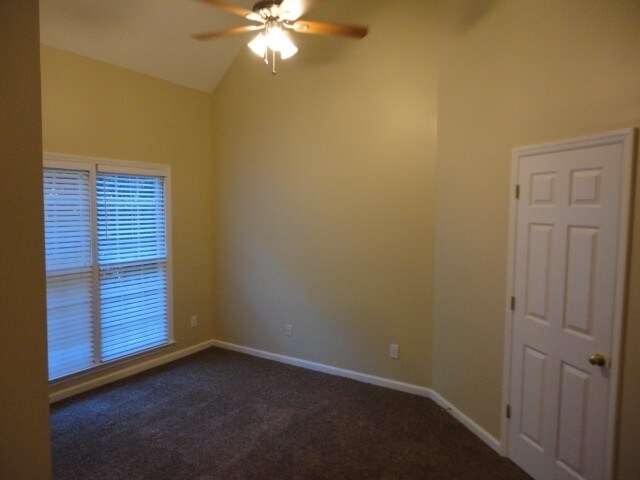 Building Photo - 102 Selsey Dr