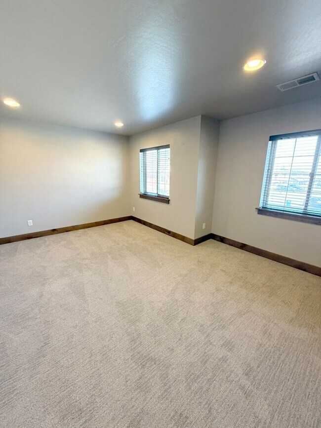 Building Photo - Luxury Condo, Center of Bozeman