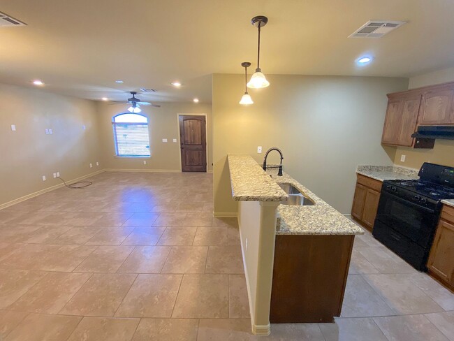Building Photo - 5710 Saluki Dr
