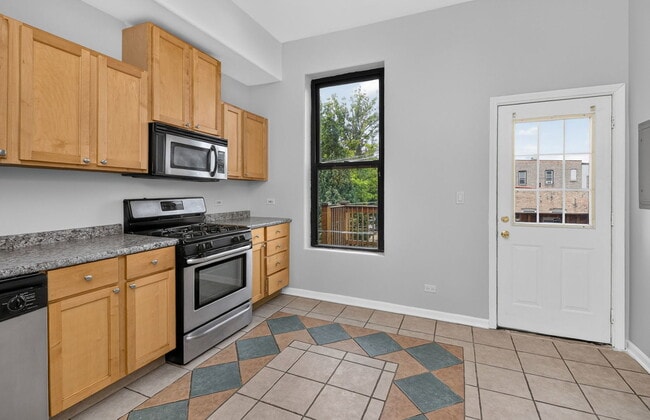 Building Photo - 1422 W Taylor St