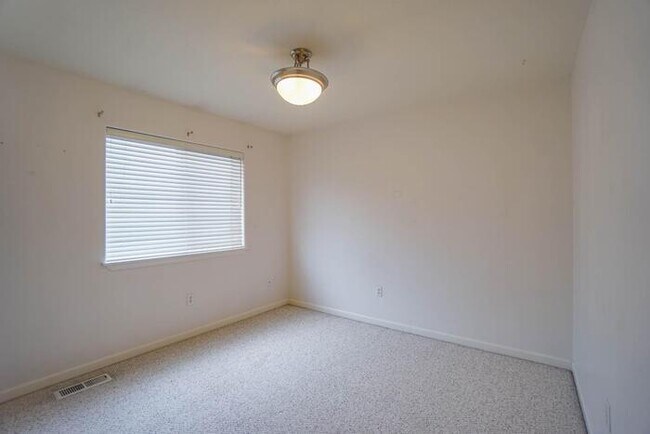 Building Photo - BEAUTIFUL FOUR BEDROOM HOME IN EAST COUNTY