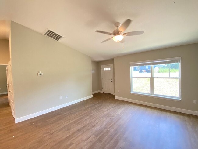 Building Photo - 130 Oak Cir