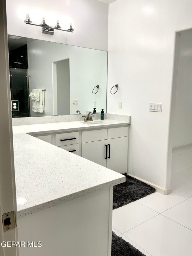 Building Photo - 8919 Eclipse St