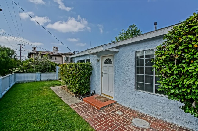 Building Photo - CHARMING & AIRY HOME W/ SPACIOUS FENCED YARD & LARGE 2-CAR GARAGE CLOSE TO SCHOOLS, SHOPPING & MI...