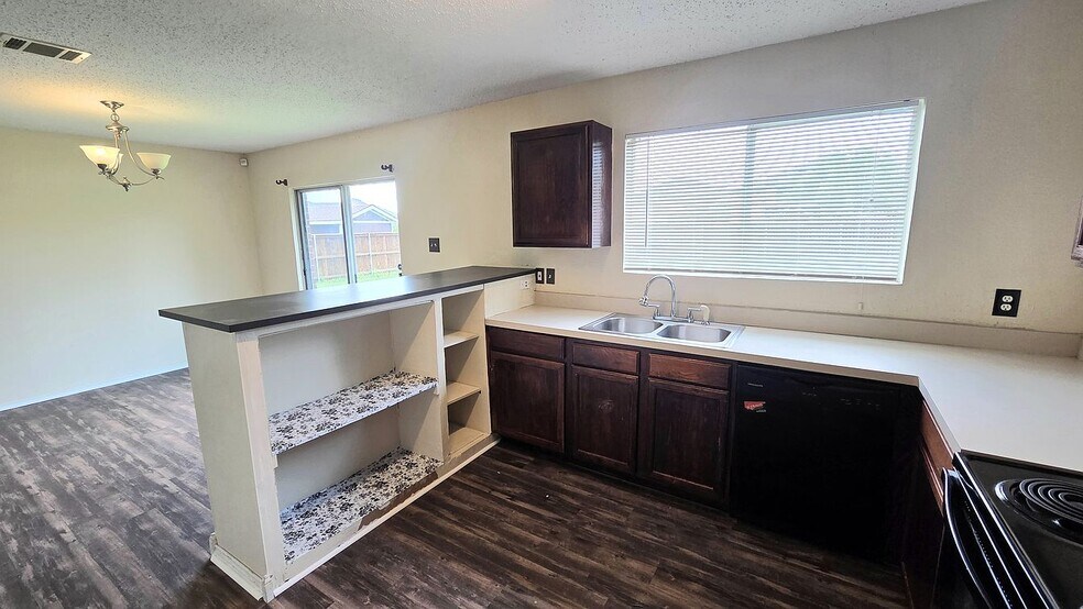 Building Photo - 8103 Zephyr Ct