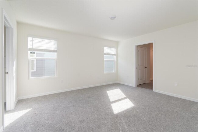 Building Photo - 4844 SW 51st Wy