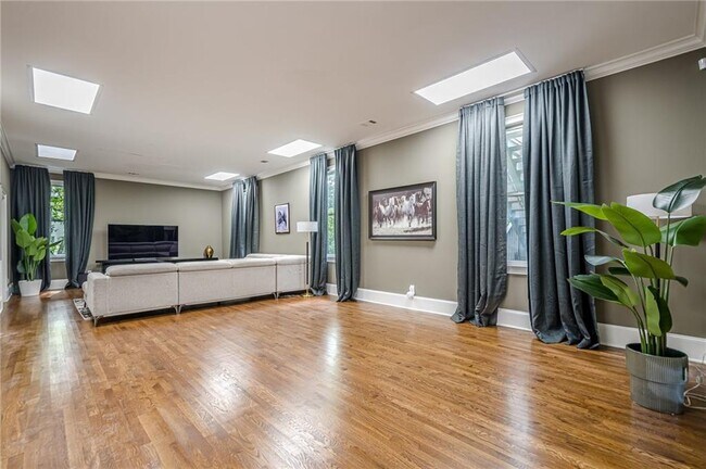 Building Photo - 700 S Brighton Ct