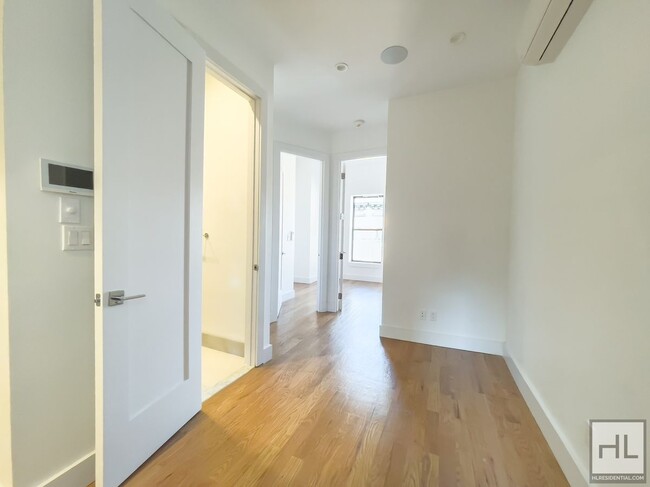 Building Photo - Upper East Side / Spacious 1-Bedroom 1-Bat...